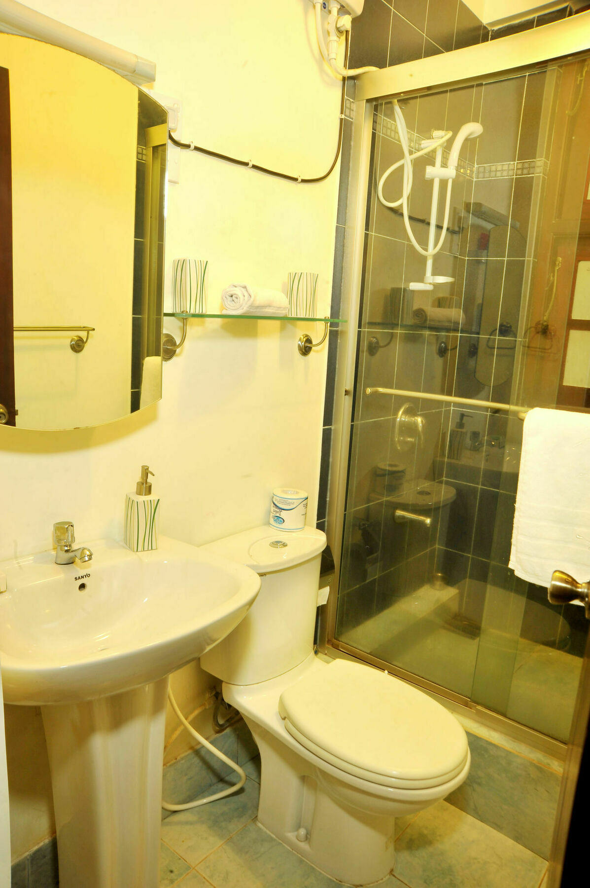 Prestige Court Residencies Hotel Dehiwala-Mount Lavinia Екстериор снимка