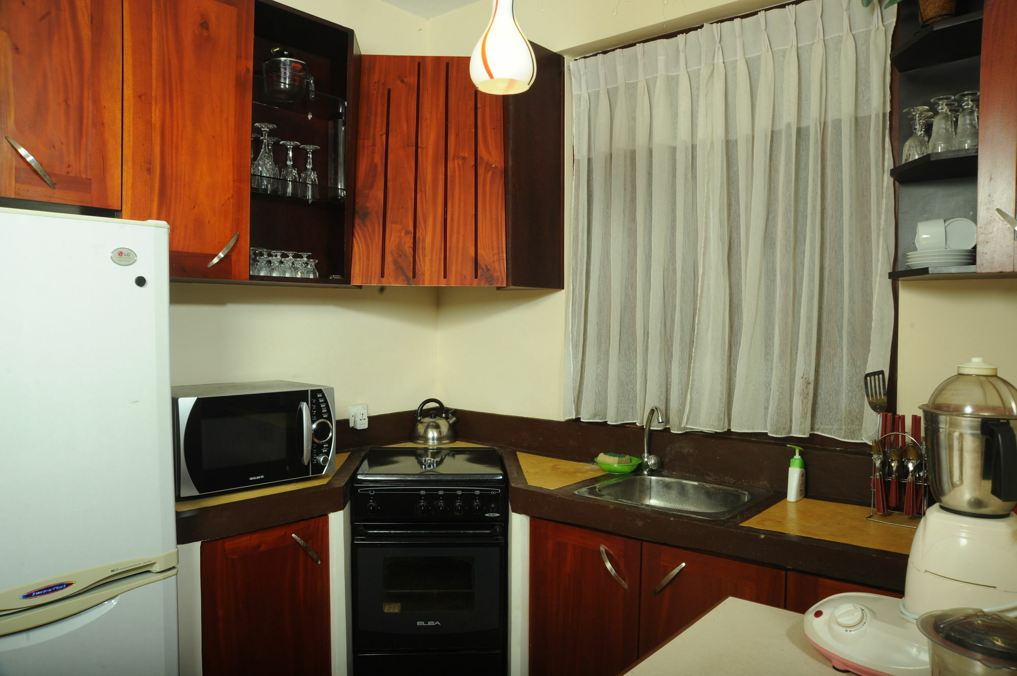 Prestige Court Residencies Hotel Dehiwala-Mount Lavinia Екстериор снимка